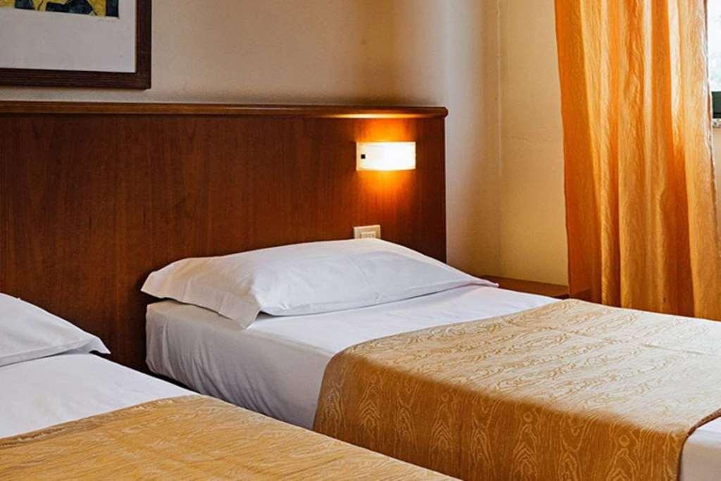 Leonardo Hotel Parma Room photo